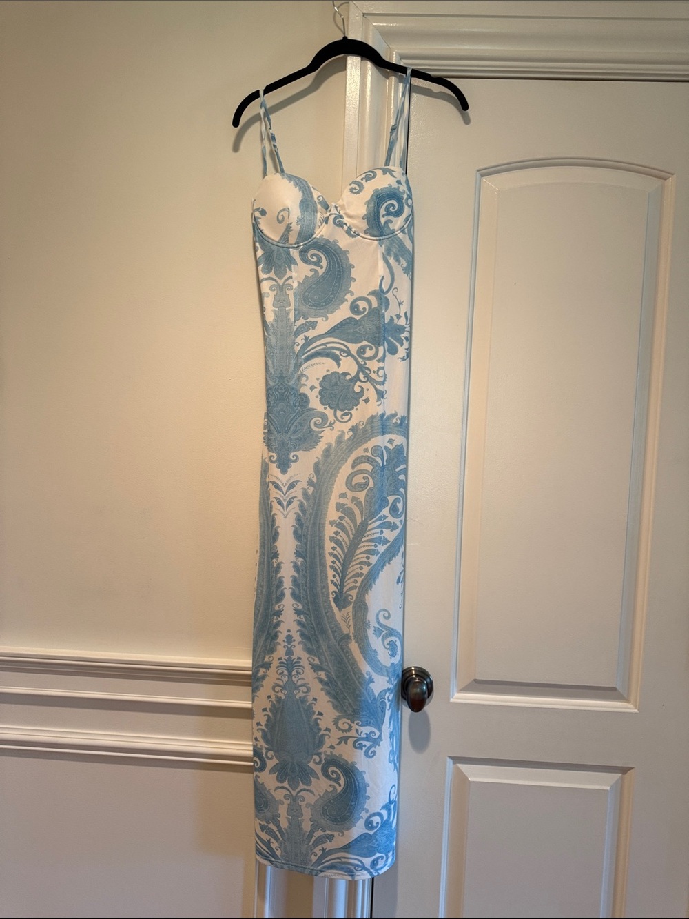 *NWOT VICI Island Energy Paisley Print Maxi dress - Picture 6 of 7